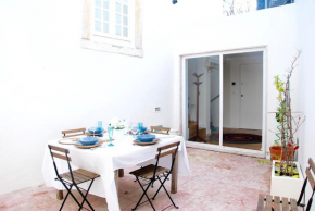 Bairro Alto apartment with a large patio